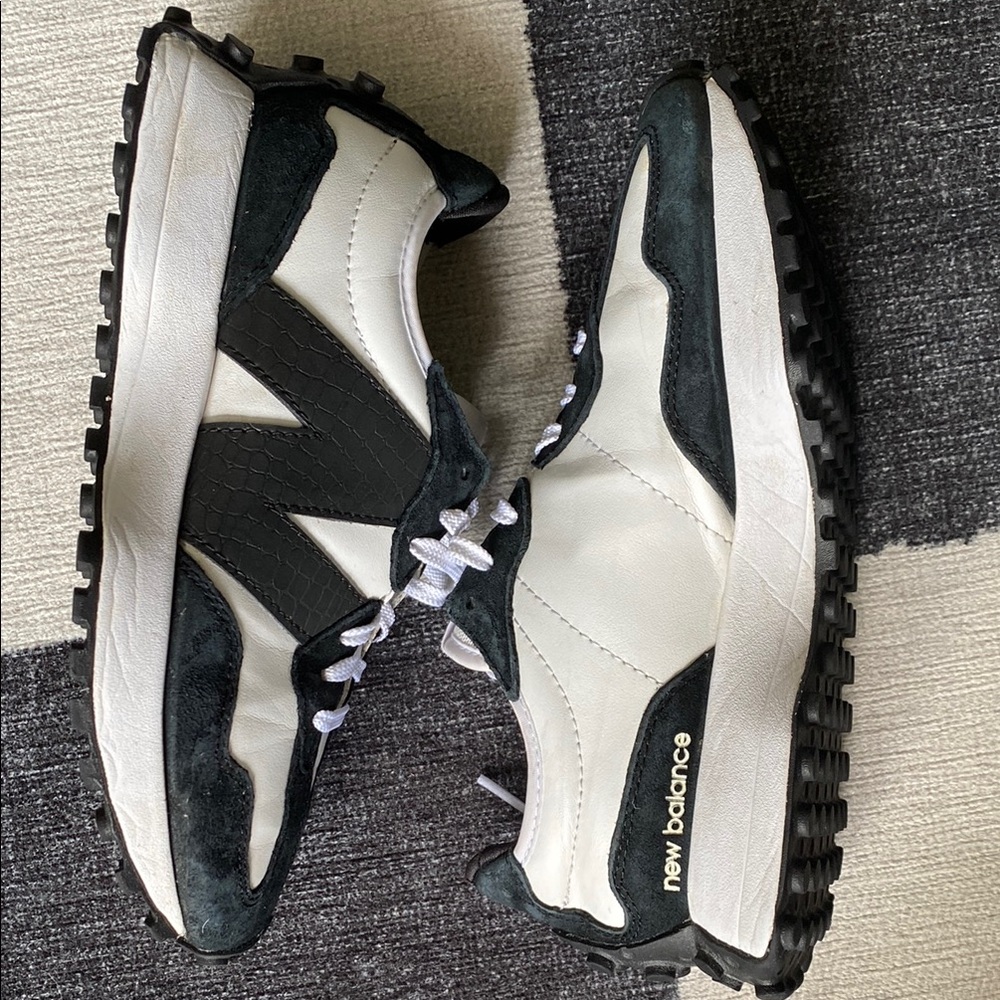 New Balance 327 Sneakers